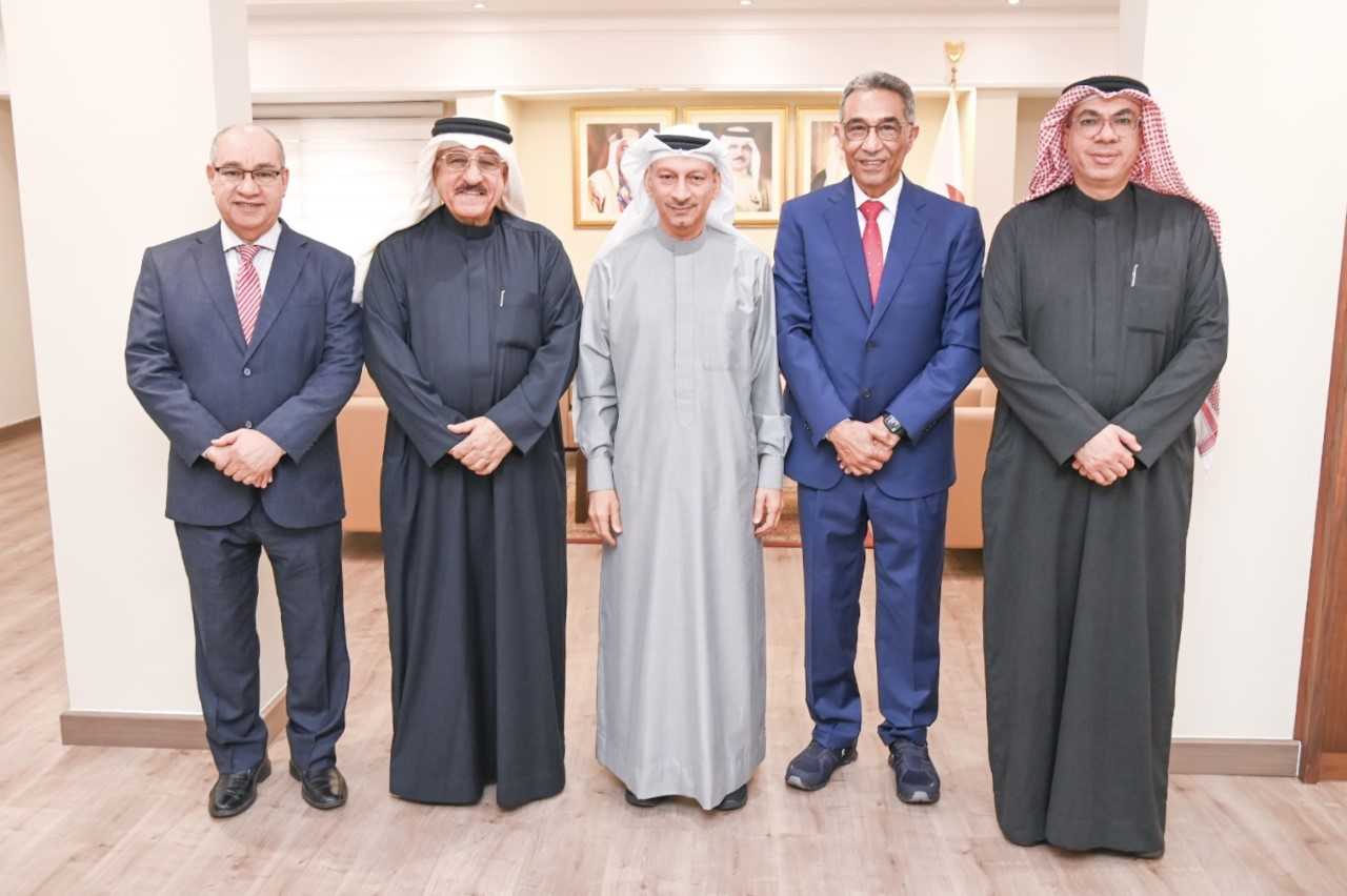 محافظ الشمالية يشيد بدور الجامعة الأهلية في تطوير منظومة التعليم العالي بمملكة البحرين<